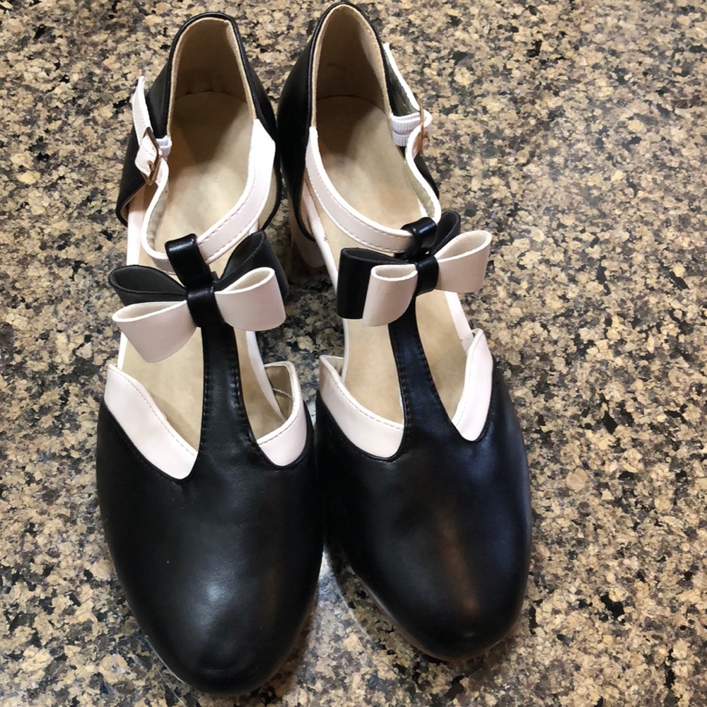 2 In Heels with Bows Size 39 (8) Never Worn